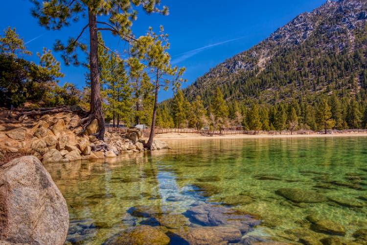 crystal turquoise waters at north lake tahoe in california