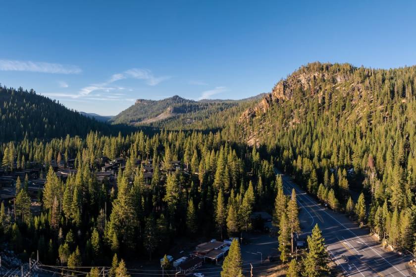 mountains near lake tahoe